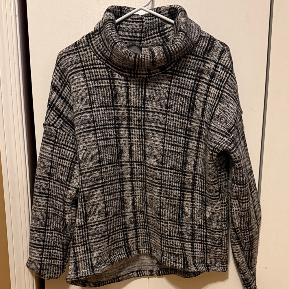 Columbia Black and Gray Plaid Turtleneck Sweater